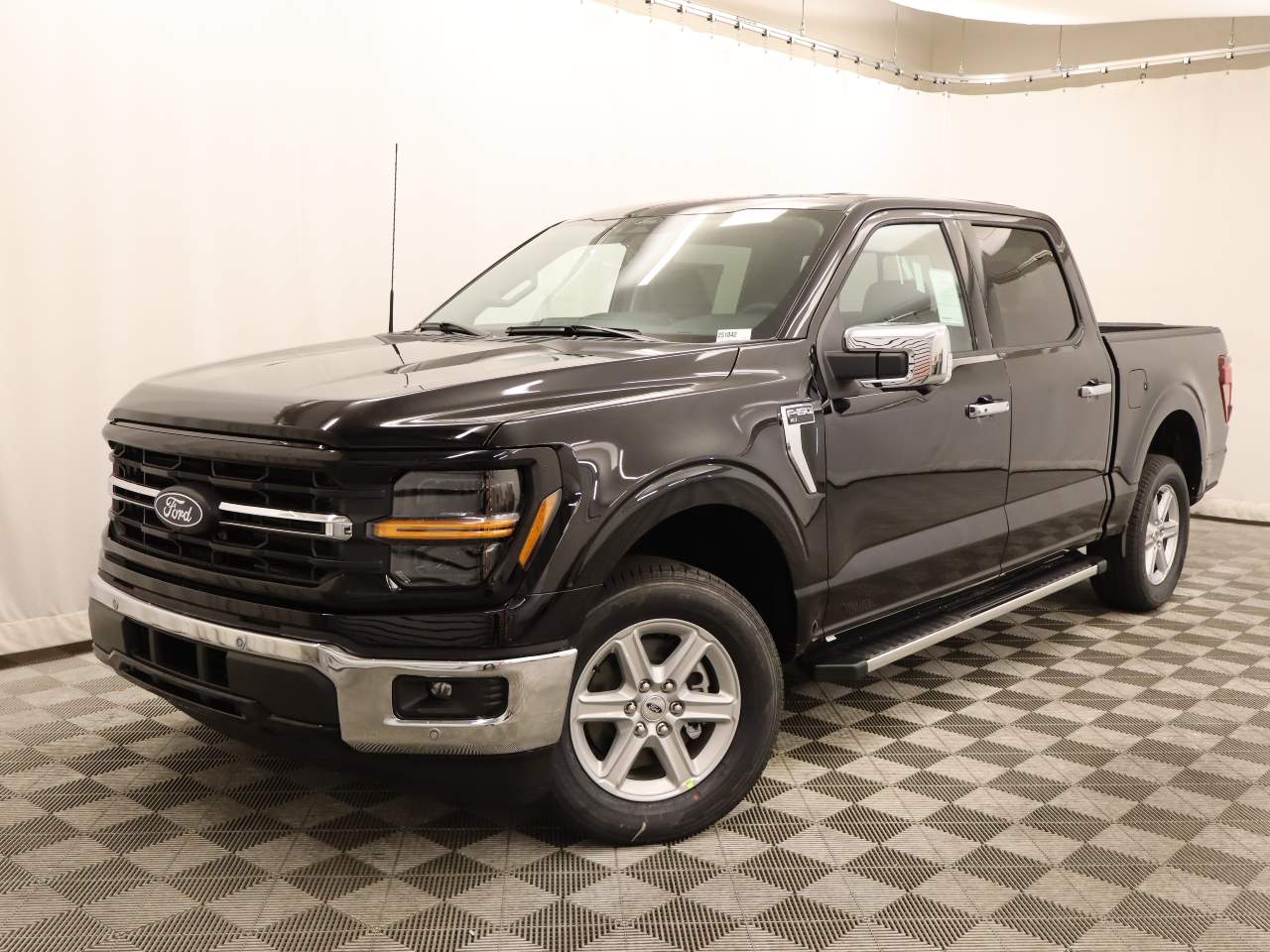 2025 Ford F-150 SuperCrew XLT