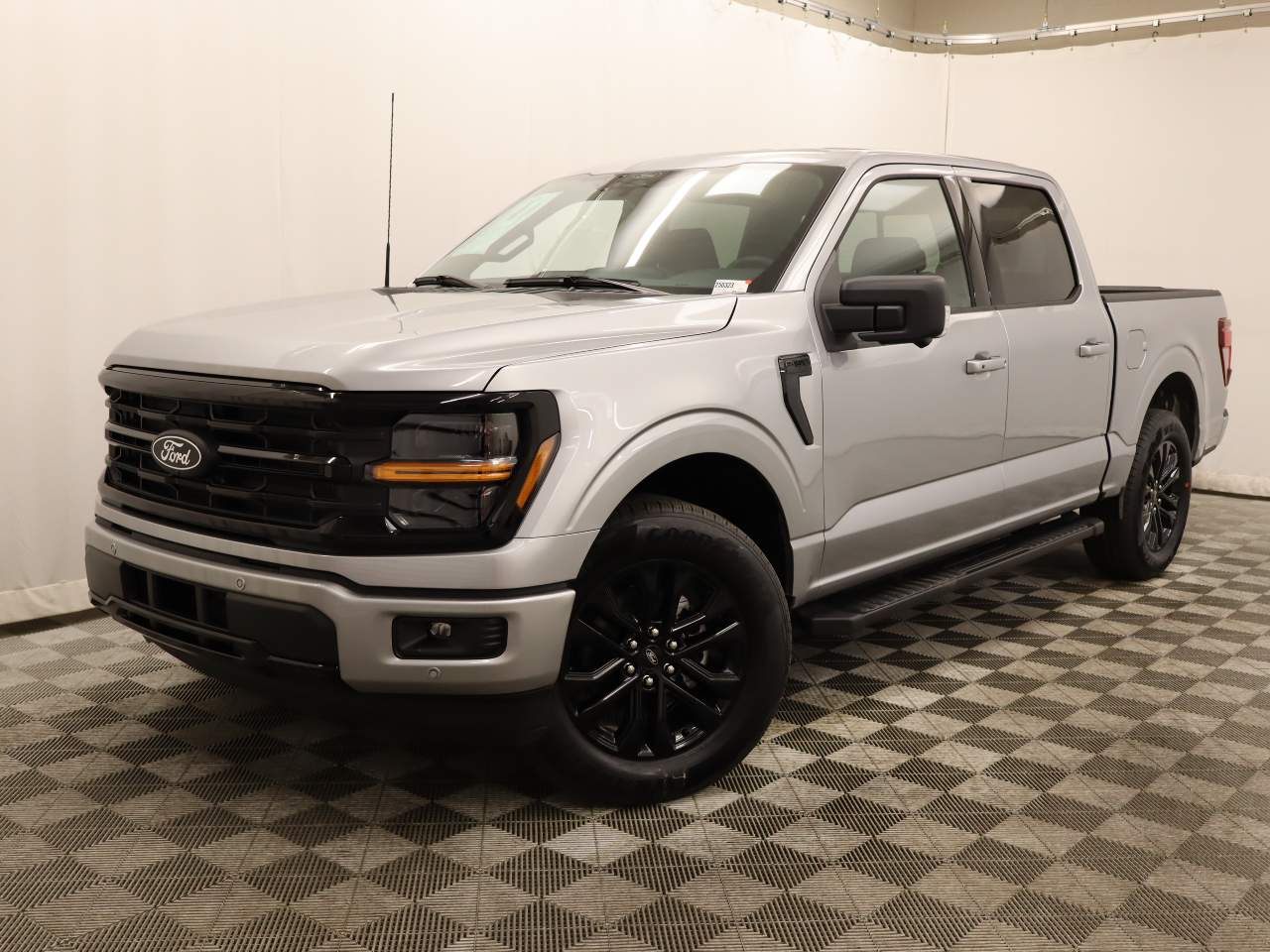 2025 Ford F-150 SuperCrew XLT