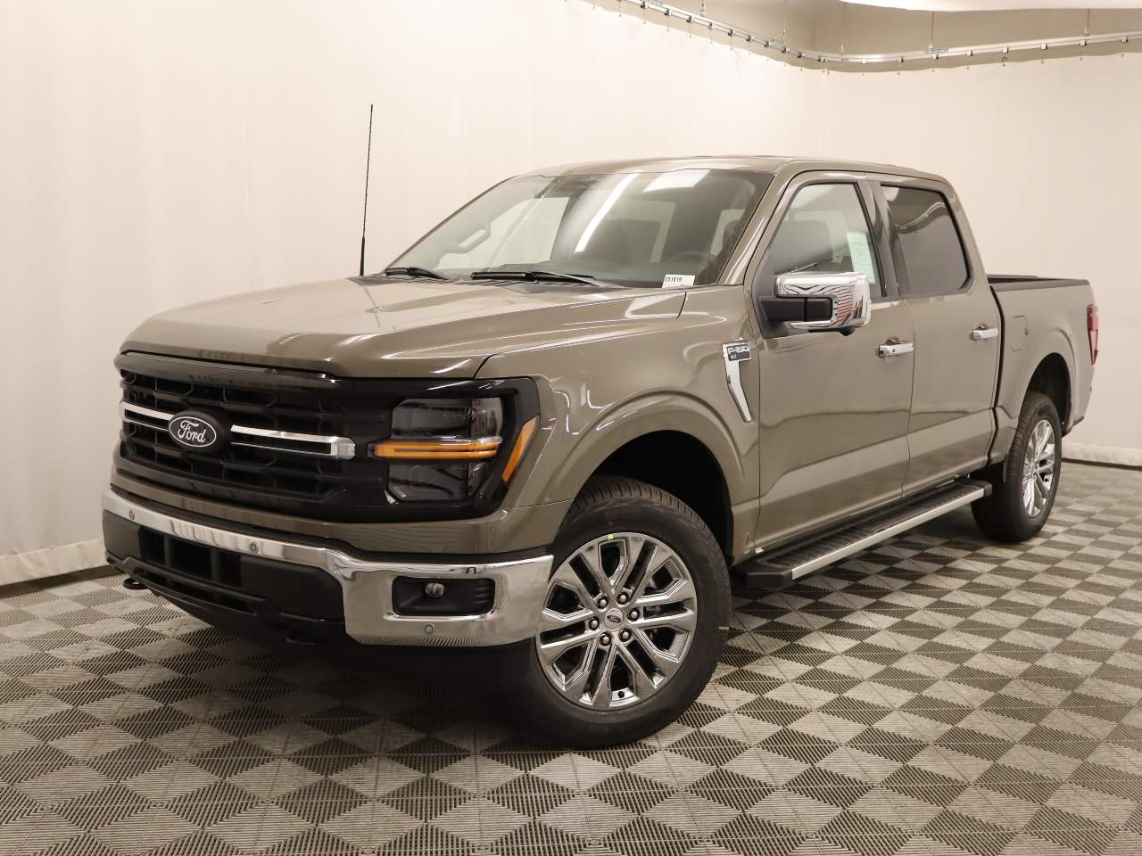 2025 Ford F-150 SuperCrew XLT