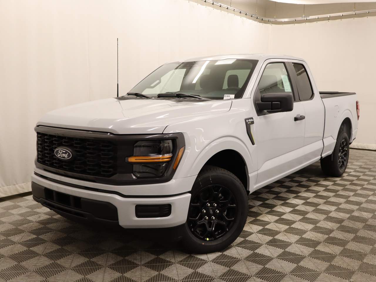 2025 Ford F-150 SuperCab STX