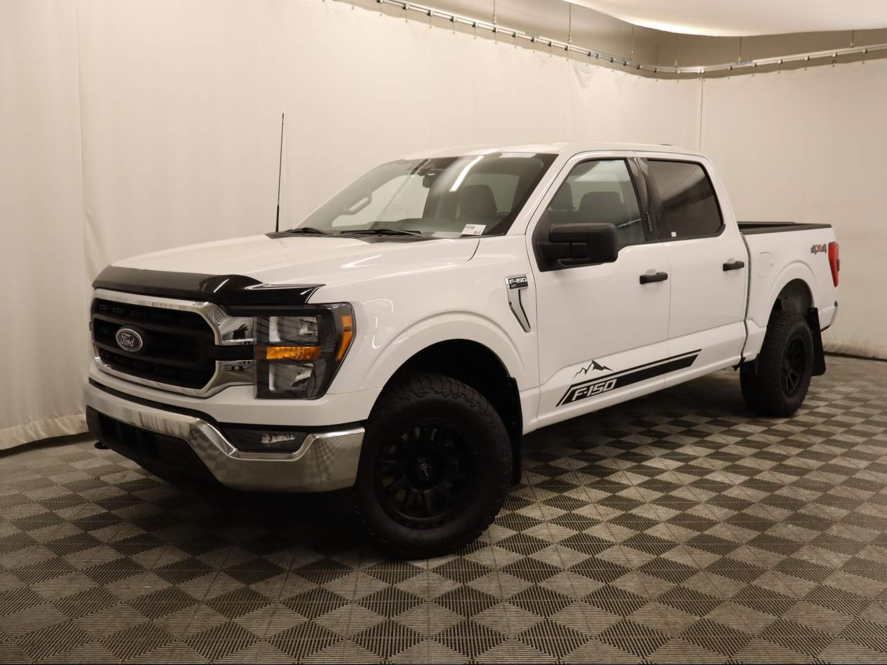 2023 Ford F-150 XLT Crew Cab