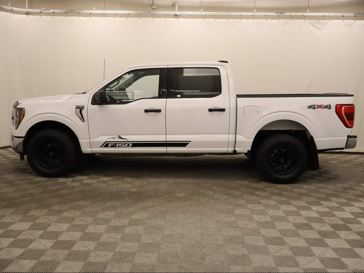 2023 Ford F-150 XLT Crew Cab