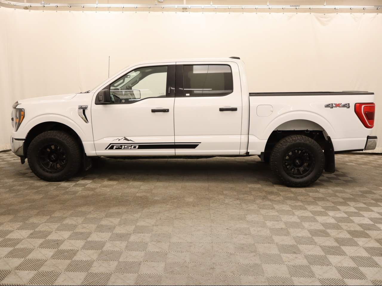 2023 Ford F-150 XLT Crew Cab