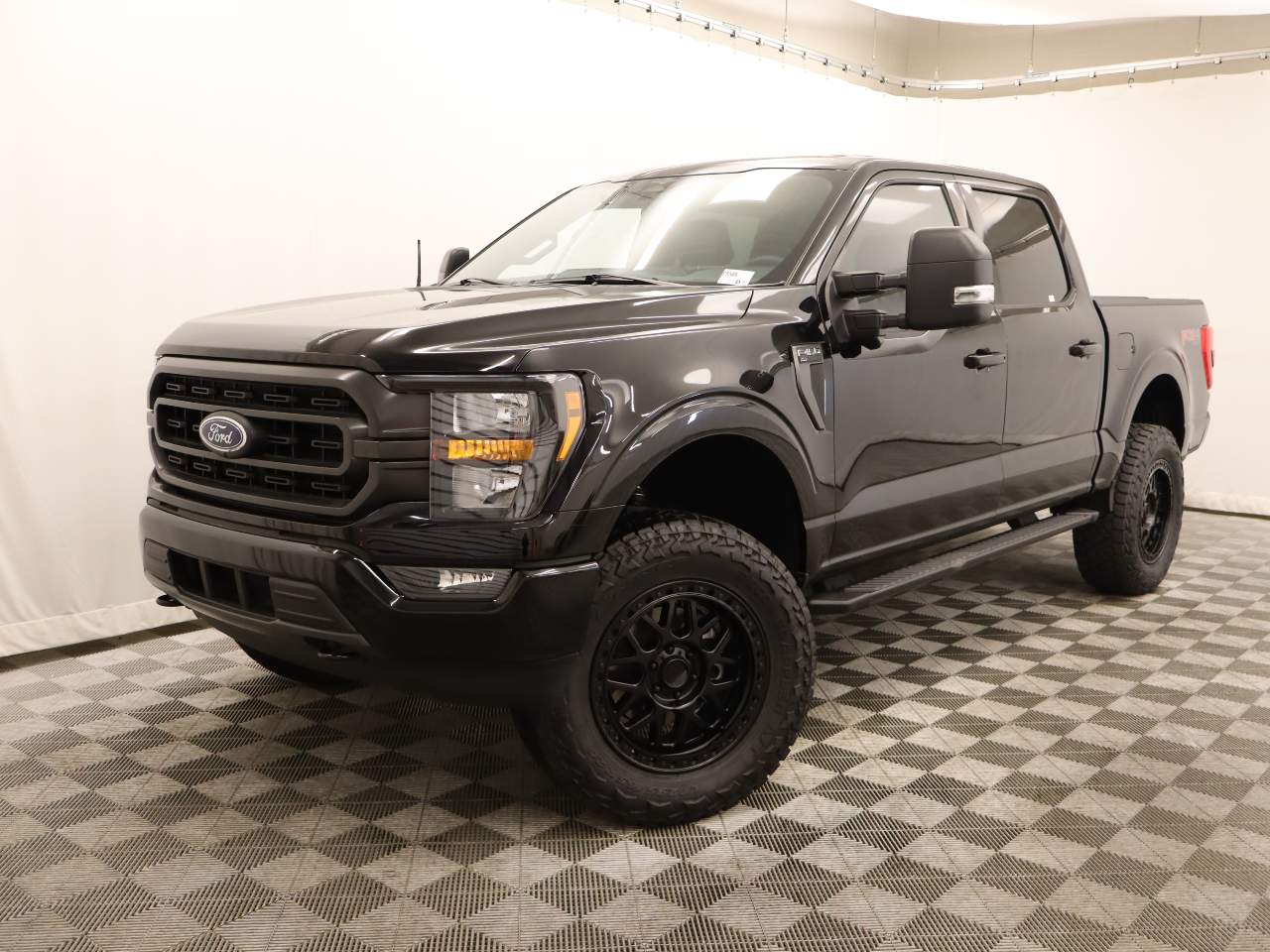 2023 Ford F-150 XLT Crew Cab