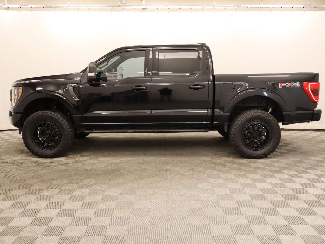 2023 Ford F-150 XLT Crew Cab