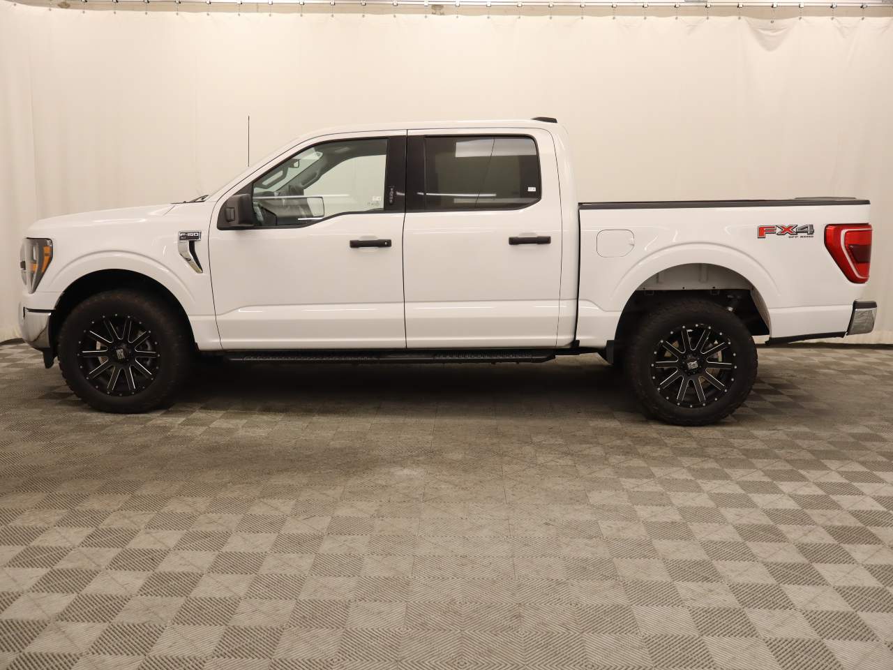 2023 Ford F-150 XLT Crew Cab