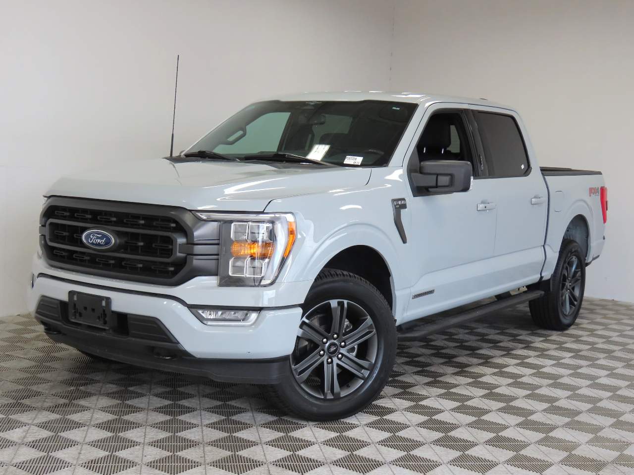 2023 Ford F-150 XLT Crew Cab