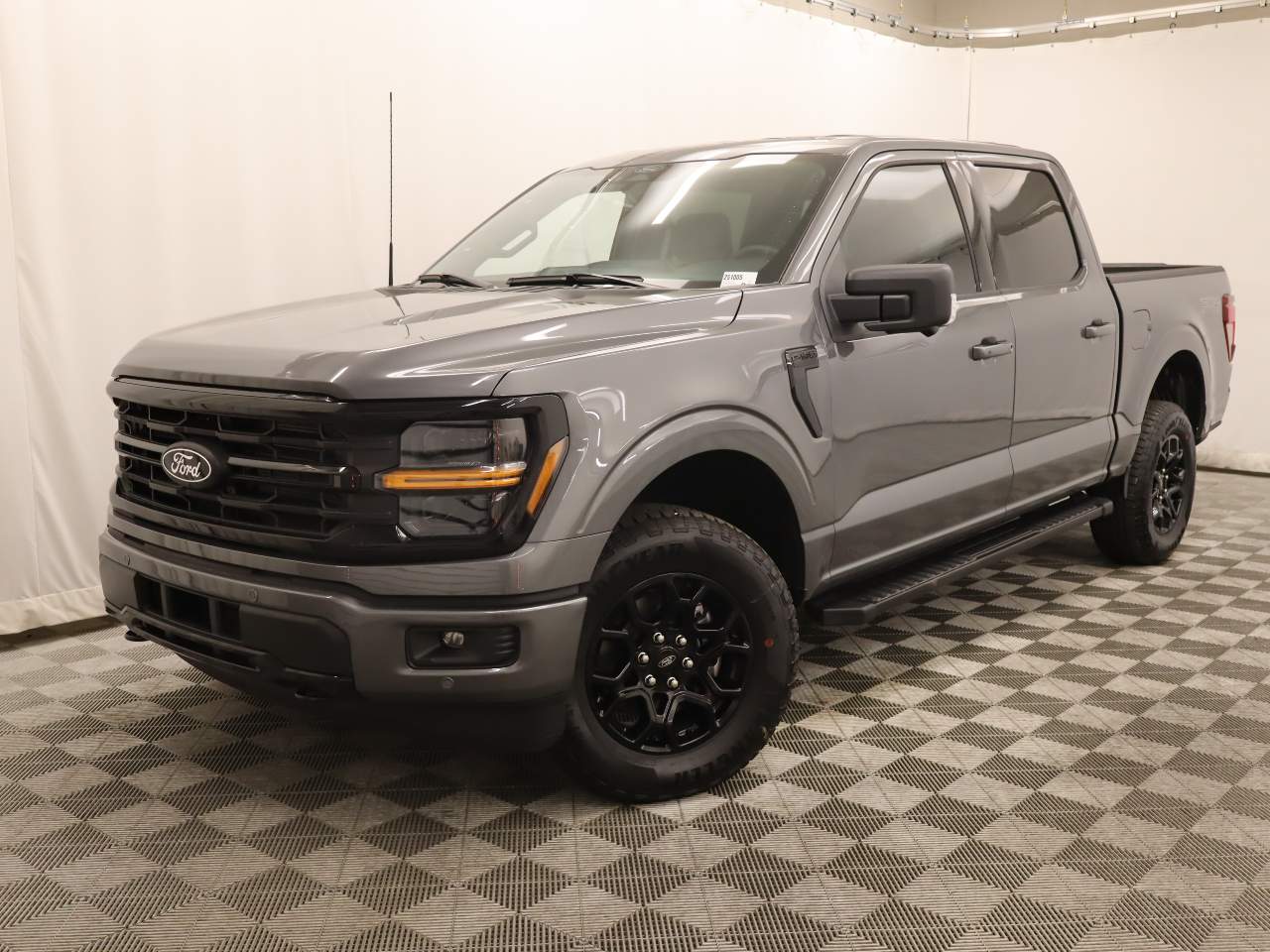 2025 Ford F-150 SuperCrew XLT