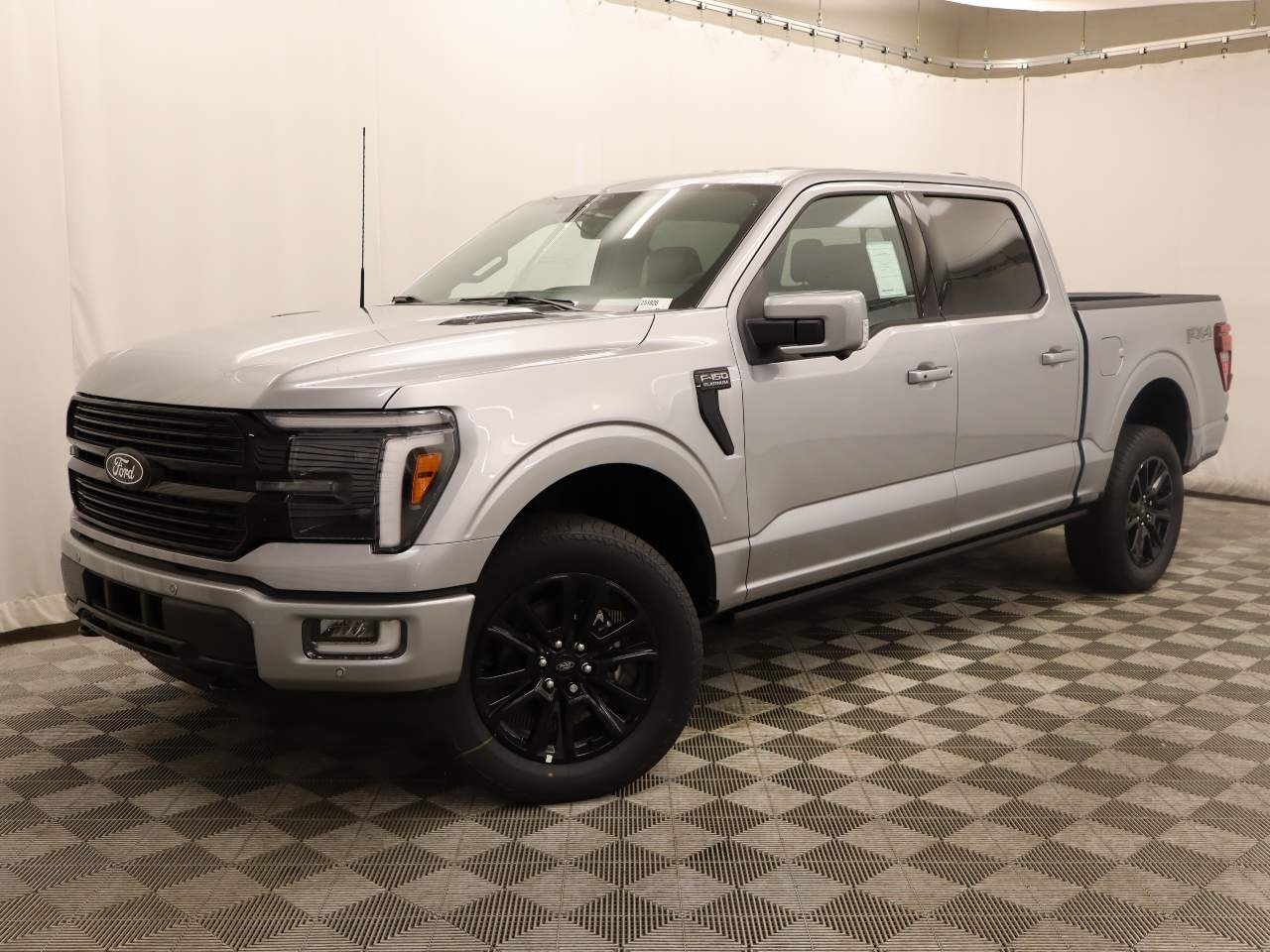 2025 Ford F-150 Platinum's photo