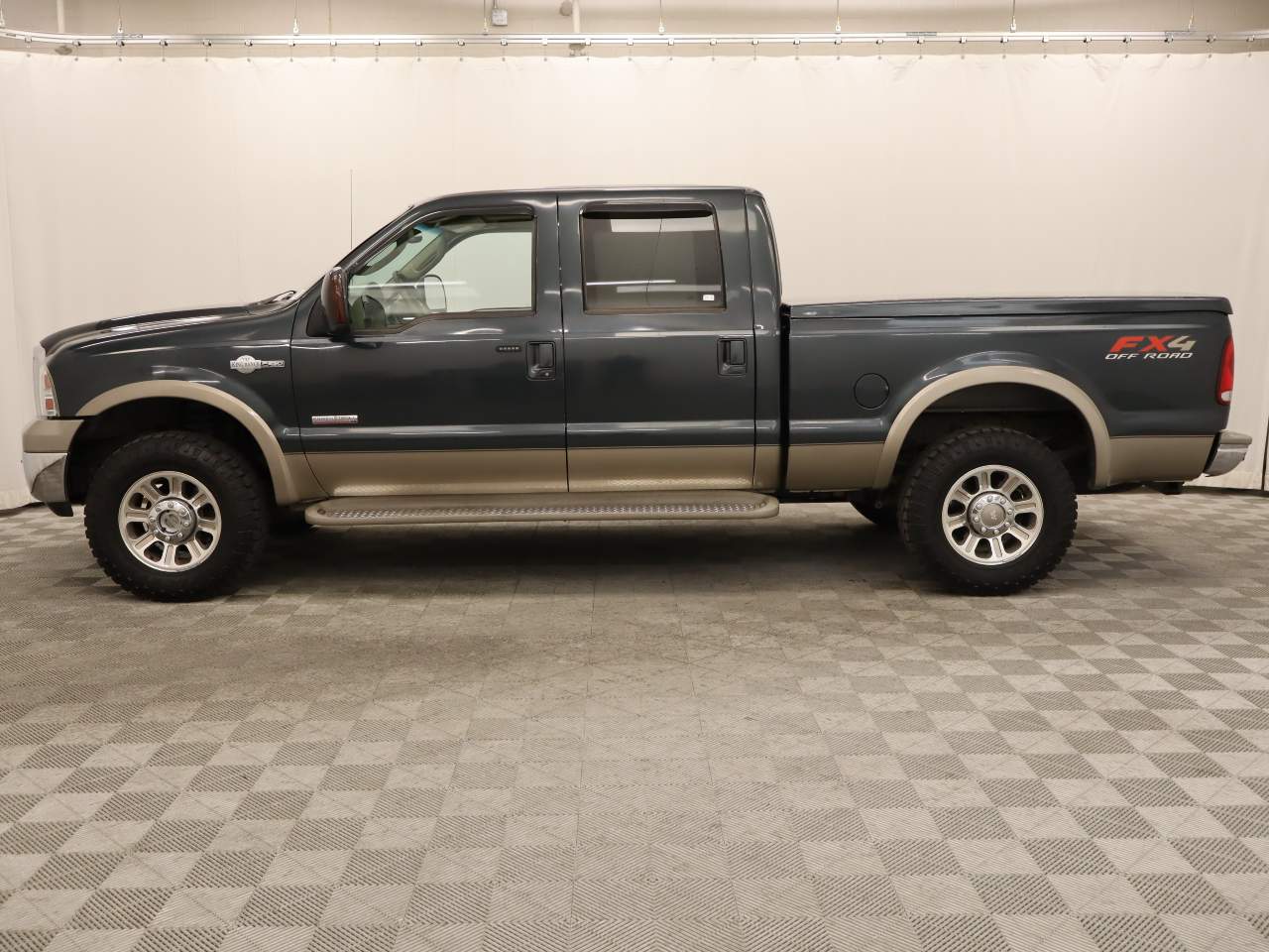 2005 Ford F-250 Super Duty Lariat Crew Cab