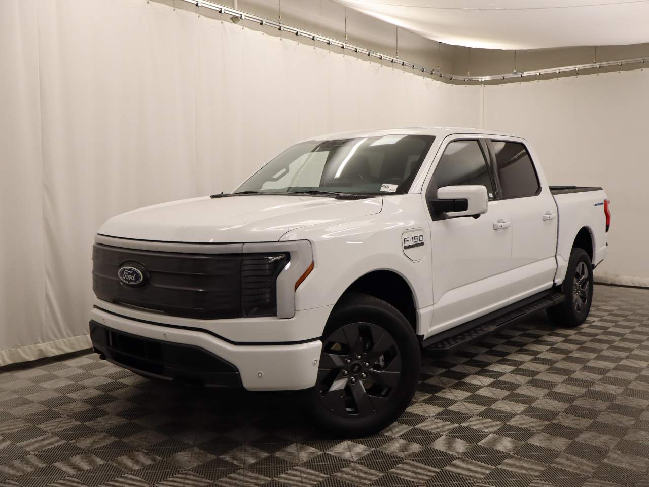 2023 Ford F-150 Lightning Lariat Crew Cab