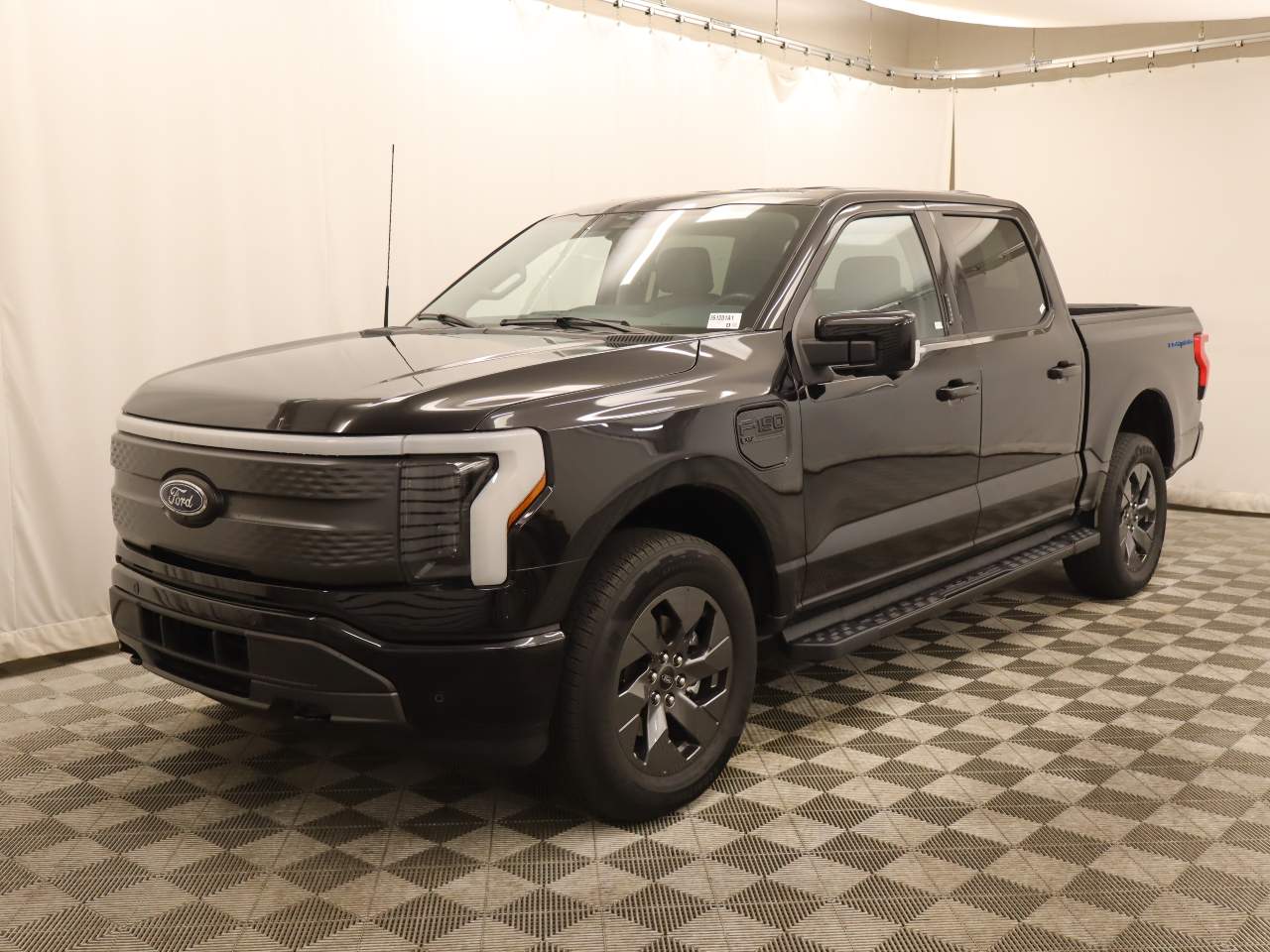 2023 Ford F-150 Lightning XLT Crew Cab