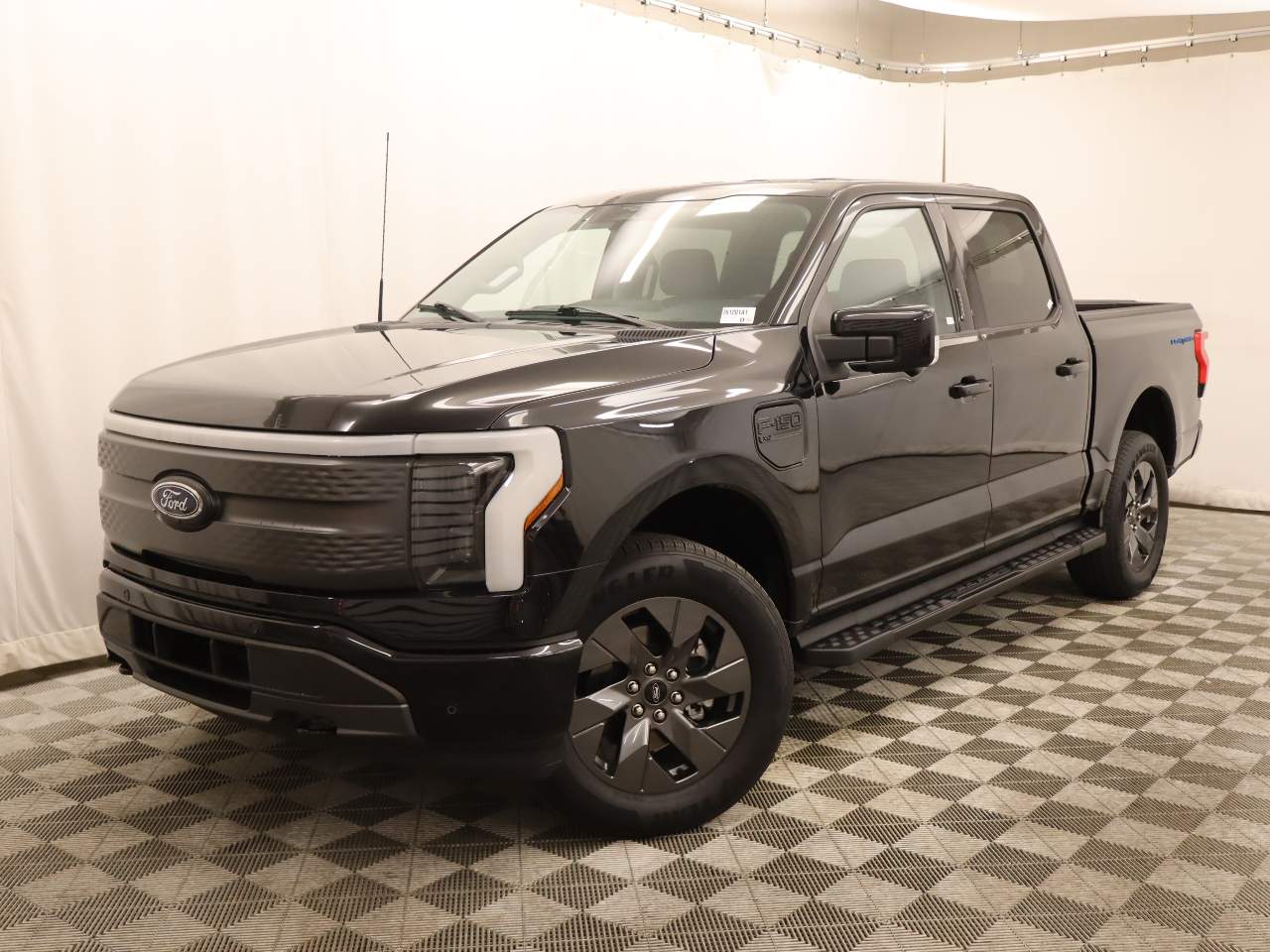 2023 Ford F-150 Lightning XLT Crew Cab