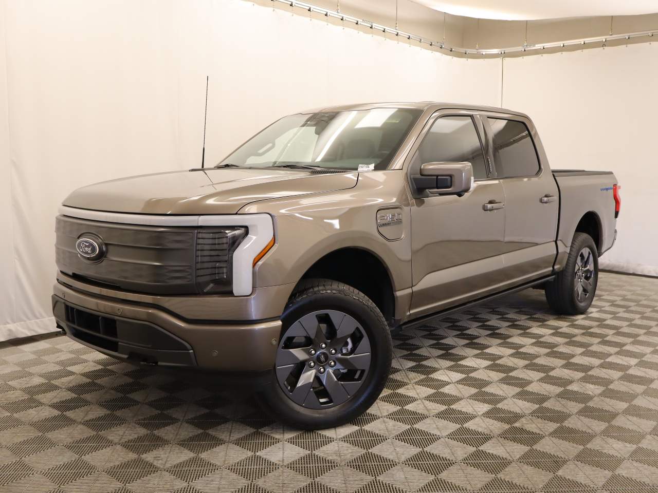 2023 Ford F-150 Lightning Lariat Crew Cab