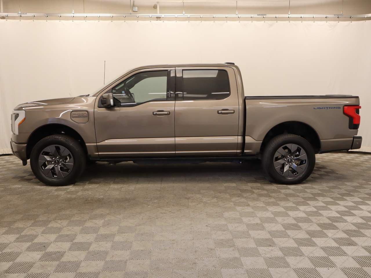 2023 Ford F-150 Lightning Lariat Crew Cab