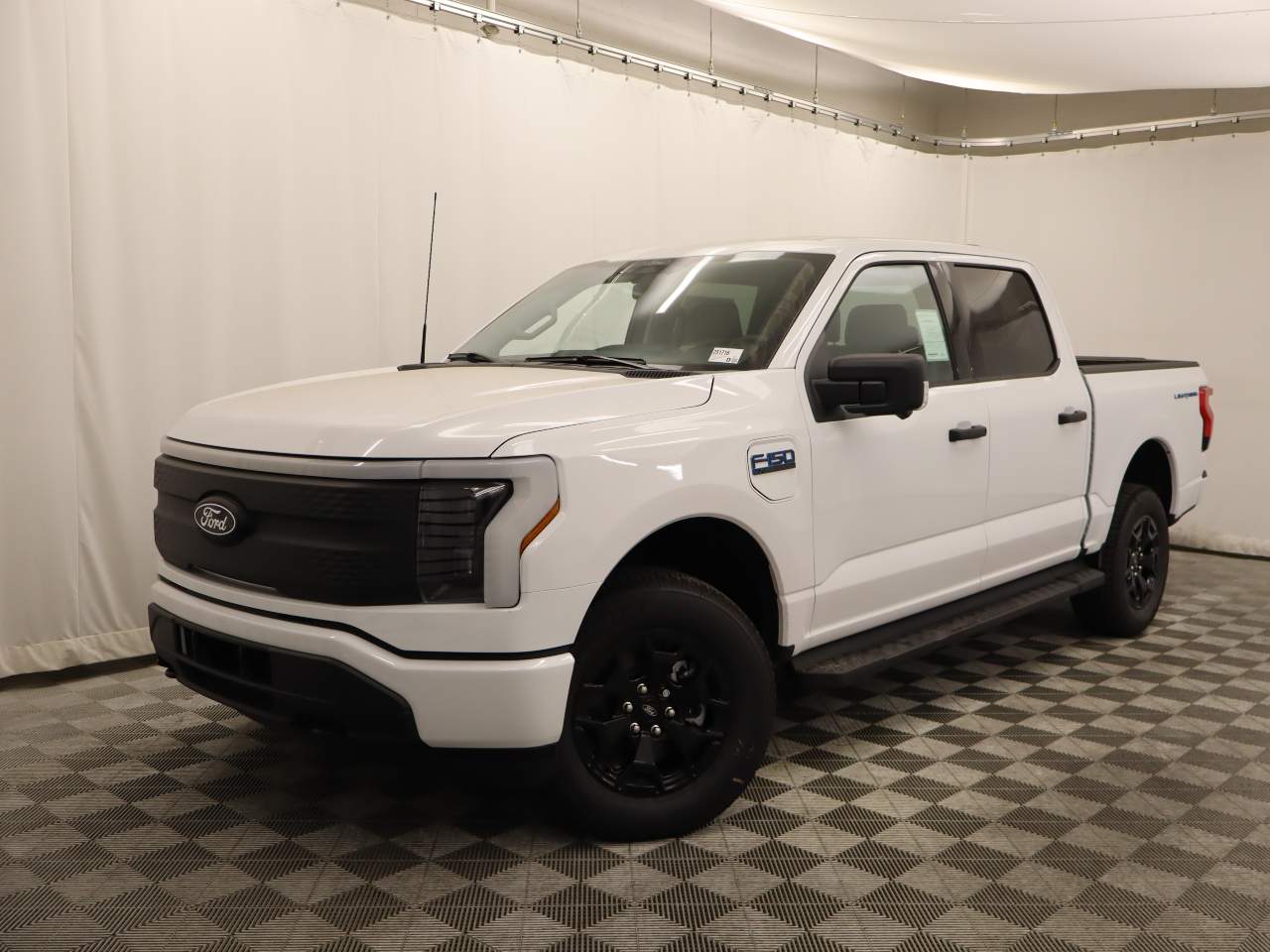 2025 Ford F-150 Lightning SuperCrew XLT