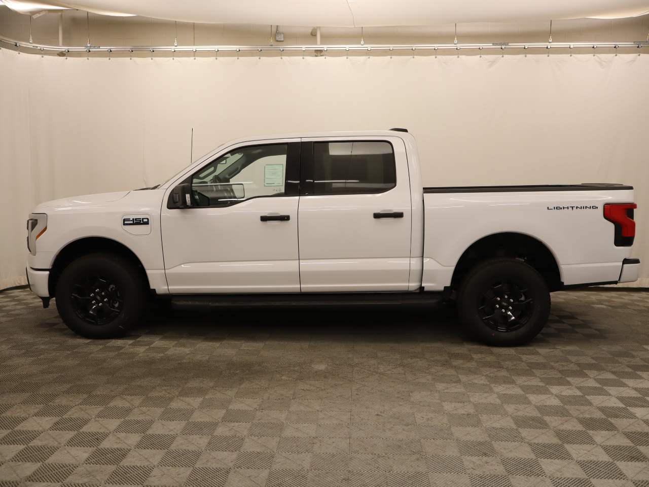 2025 Ford F-150 Lightning XLT photo 2