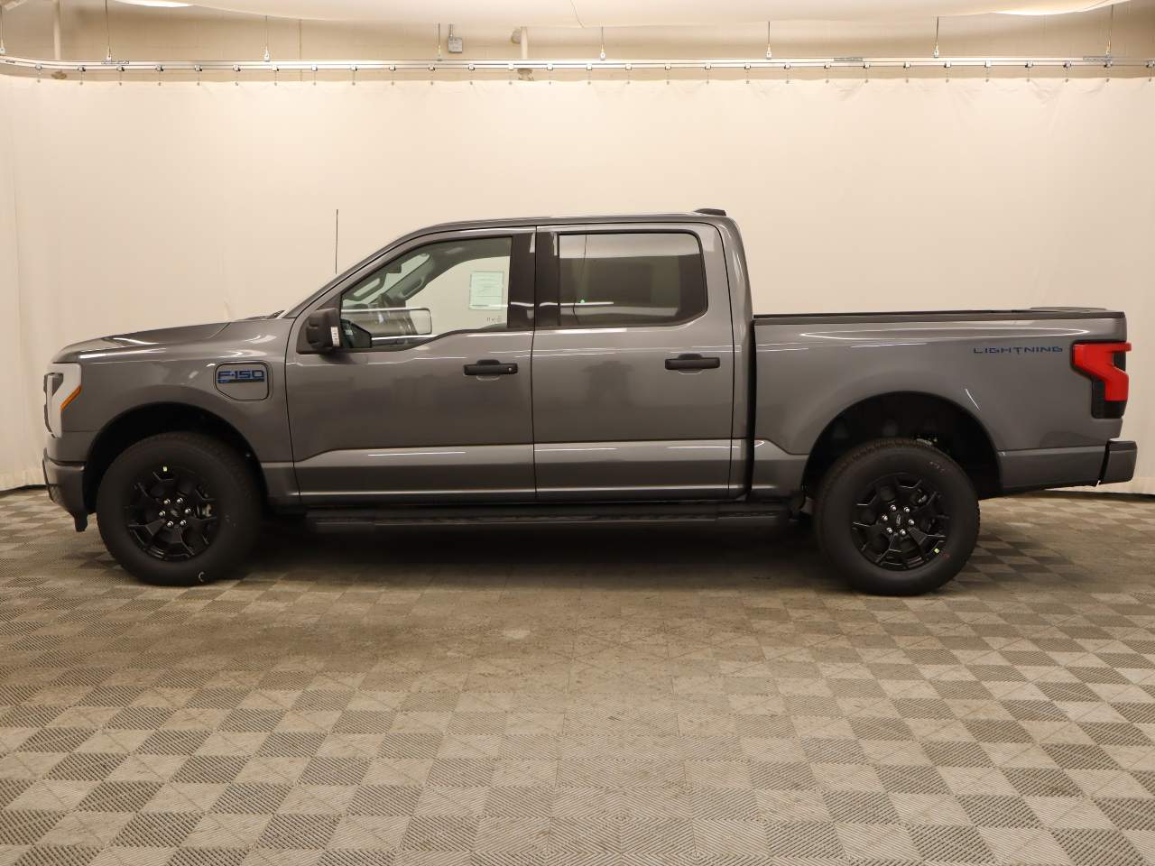 2025 Ford F-150 Lightning SuperCrew XLT