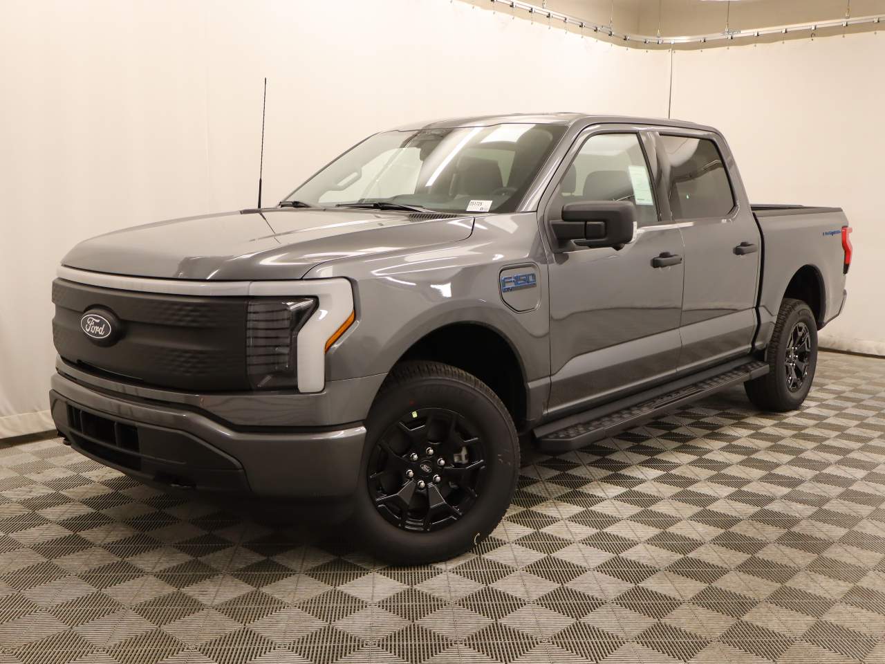 2025 Ford F-150 Lightning SuperCrew XLT