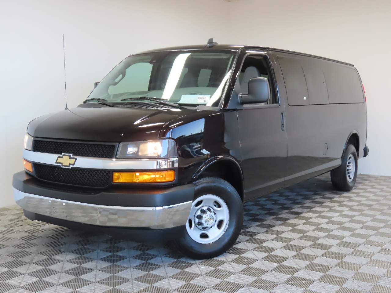 2024 Chevrolet Express 3500 LT Extended's photo