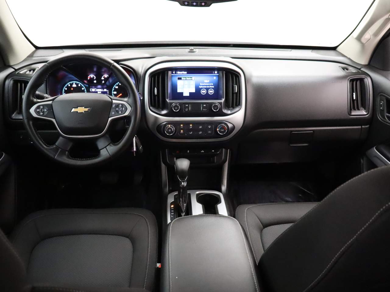 2022 Chevrolet Colorado LT photo 2