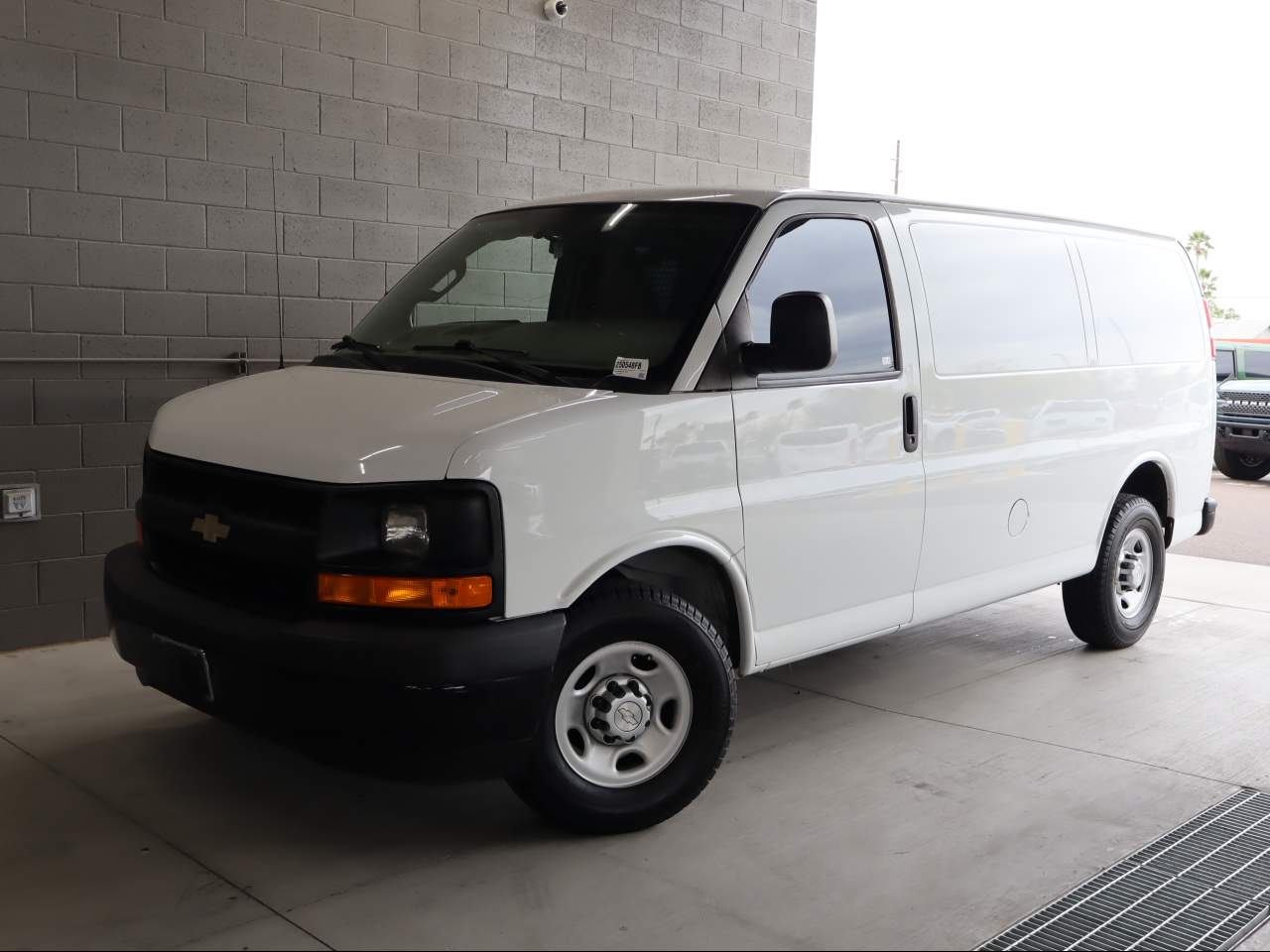 Summit White 2017 Chevrolet Express Cargo 2500 RWD Van Rear-Wheel Drive 6-Speed Automatic