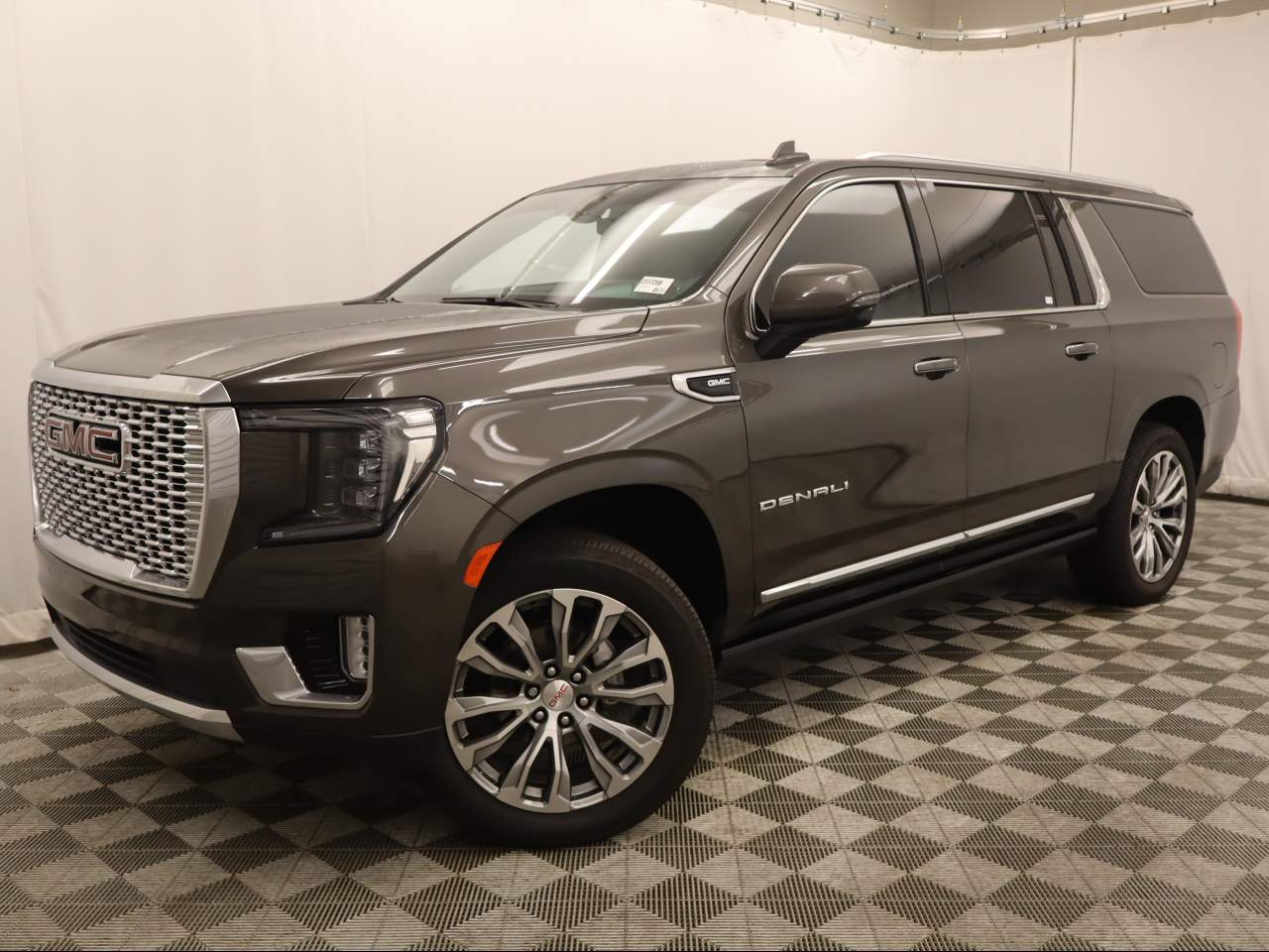 2021 GMC Yukon XL Denali's photo