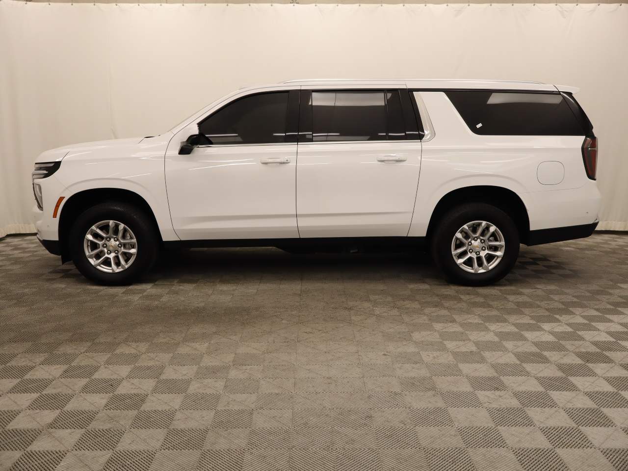 2025 Chevrolet Suburban LS