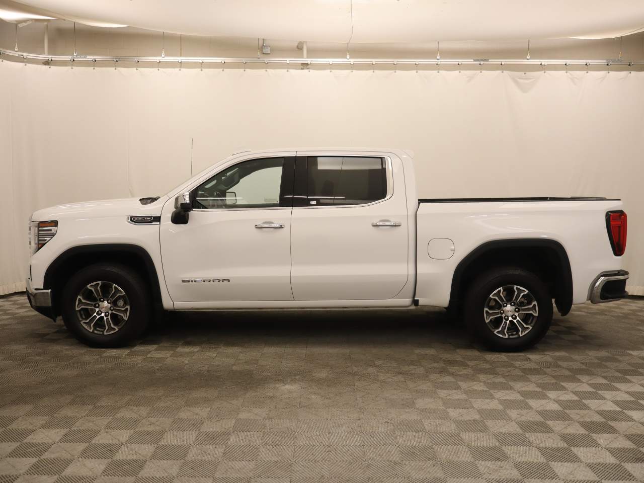 2024 GMC Sierra 1500 SLT Crew Cab