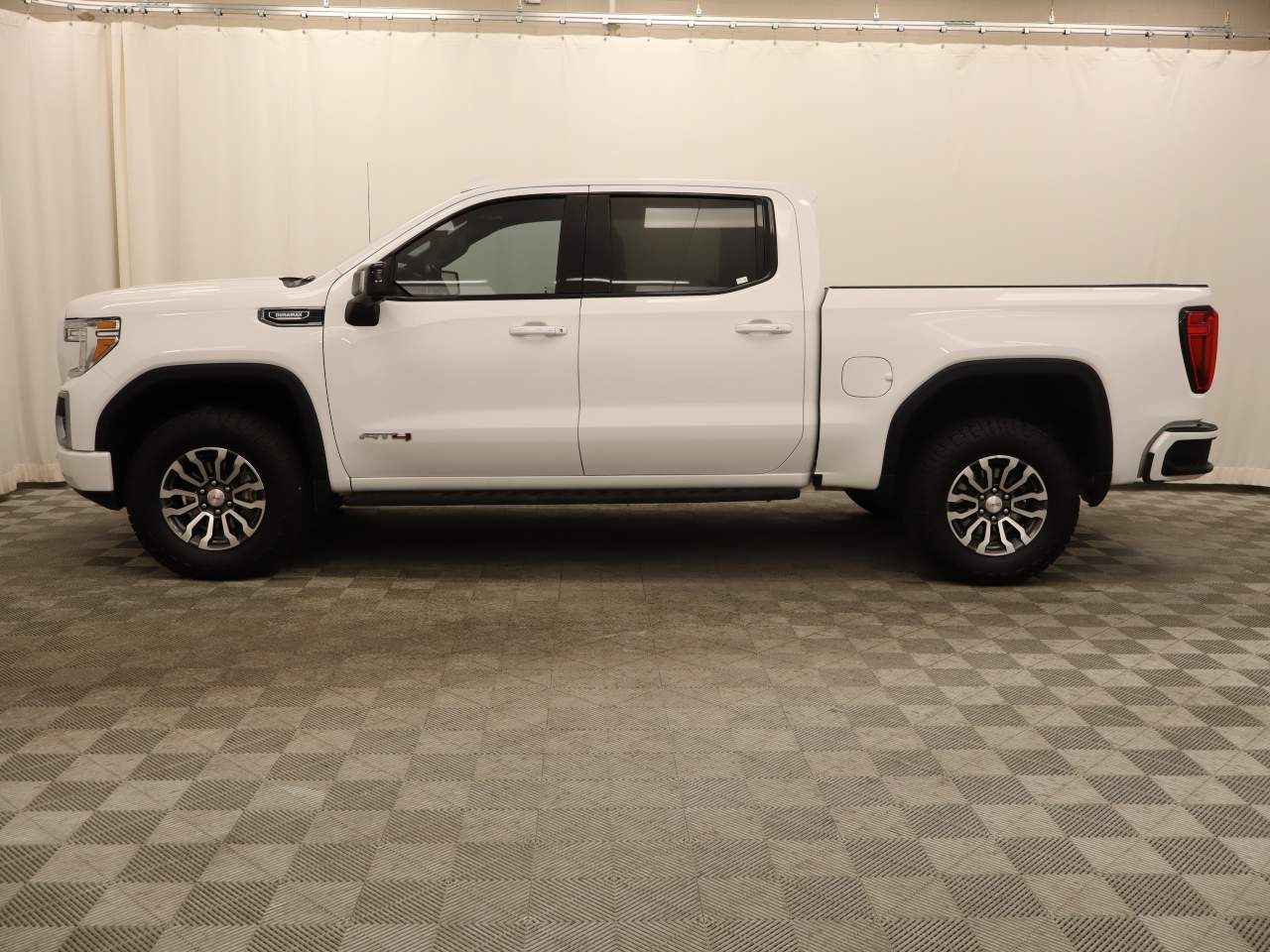 Used 2022 GMC Sierra 1500 Limited AT4 with VIN 1GTU9EET6NZ102882 for sale in Scottsdale, AZ