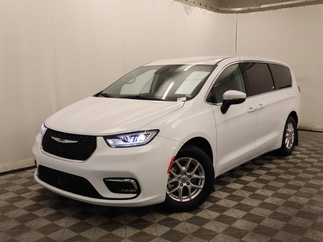 Bright White Clear Coat 2023 Chrysler Pacifica Minivan Front-Wheel Drive 9-Speed Automatic