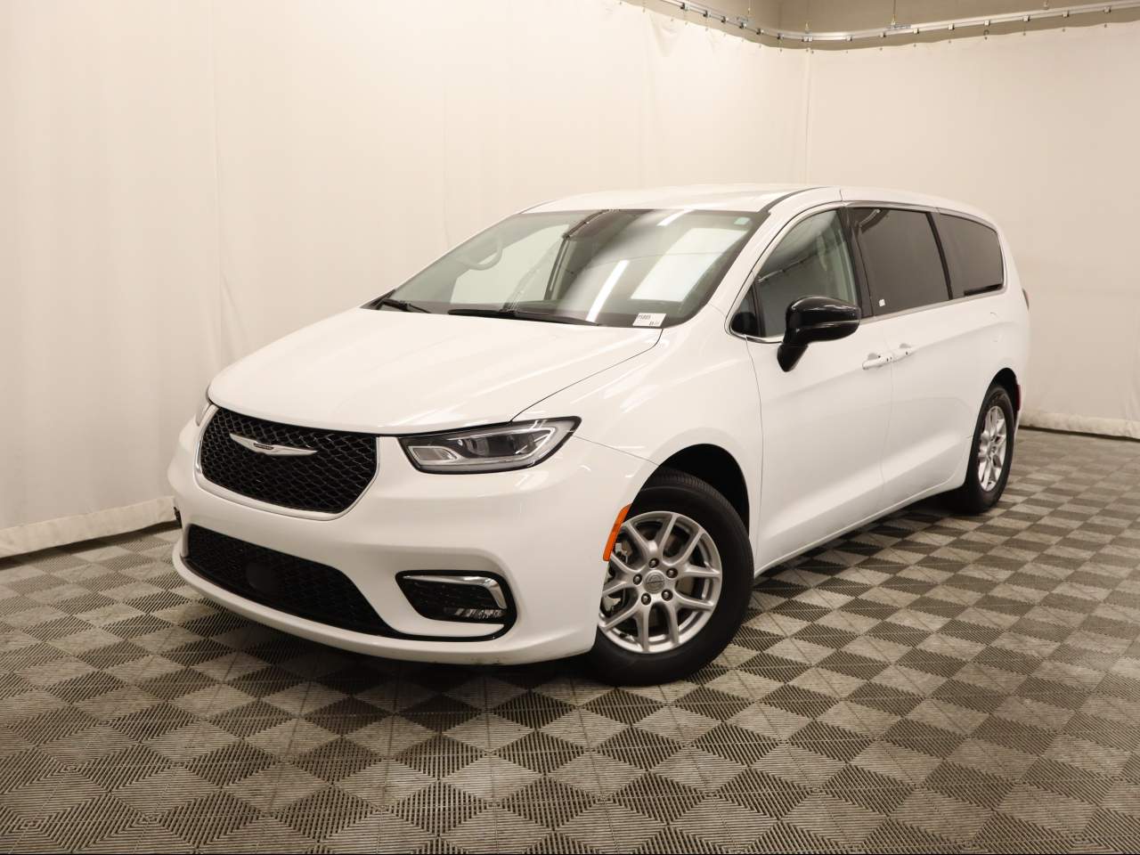 Bright White Clear Coat 2024 Chrysler Pacifica Touring L FWD Minivan Front-Wheel Drive 9-Speed Automatic
