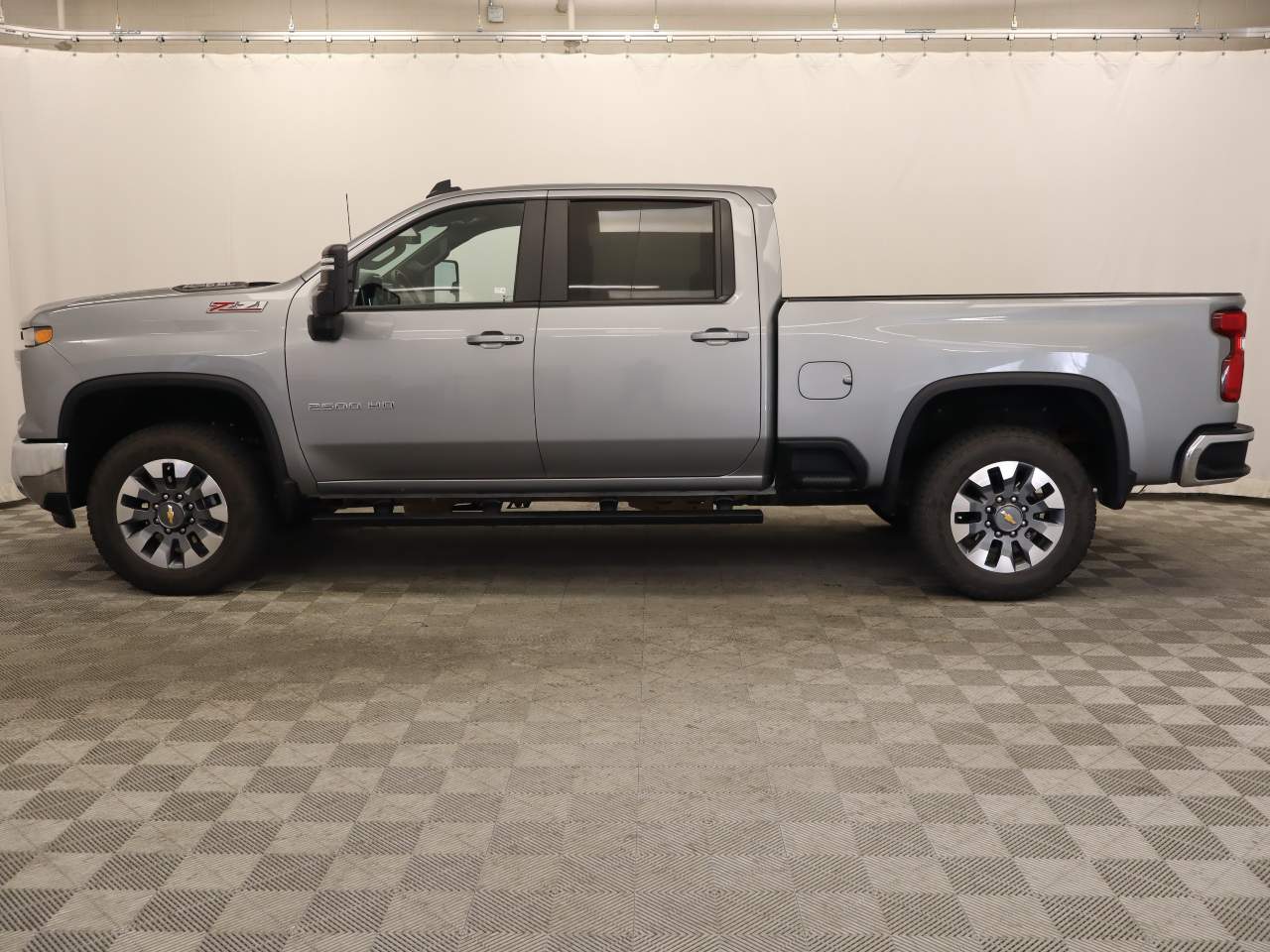 2025 Chevrolet Silverado 2500HD LT photo 2