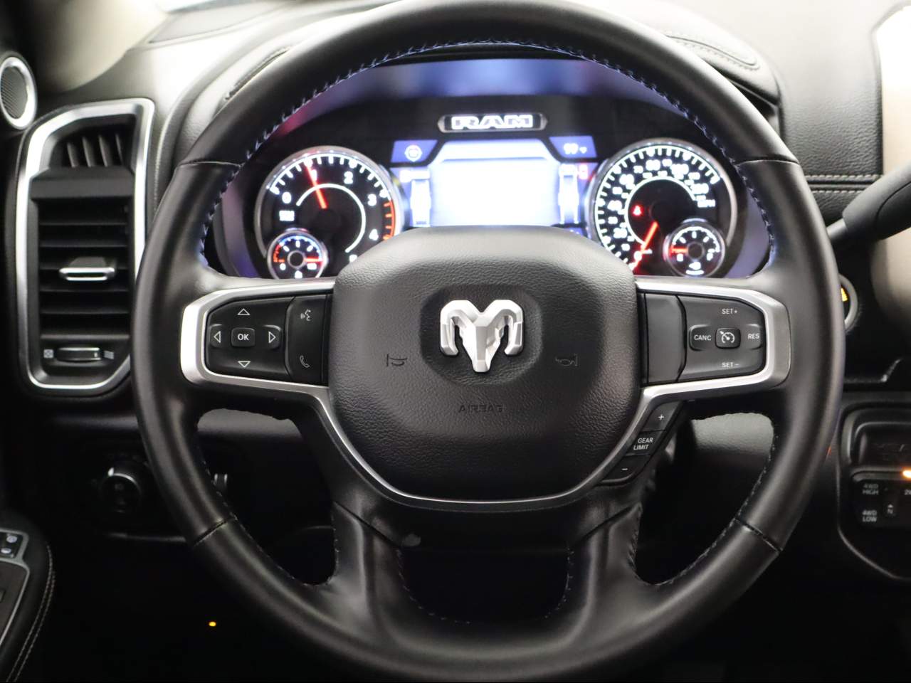 2024 RAM Ram 3500 Pickup Laramie - Photo 15