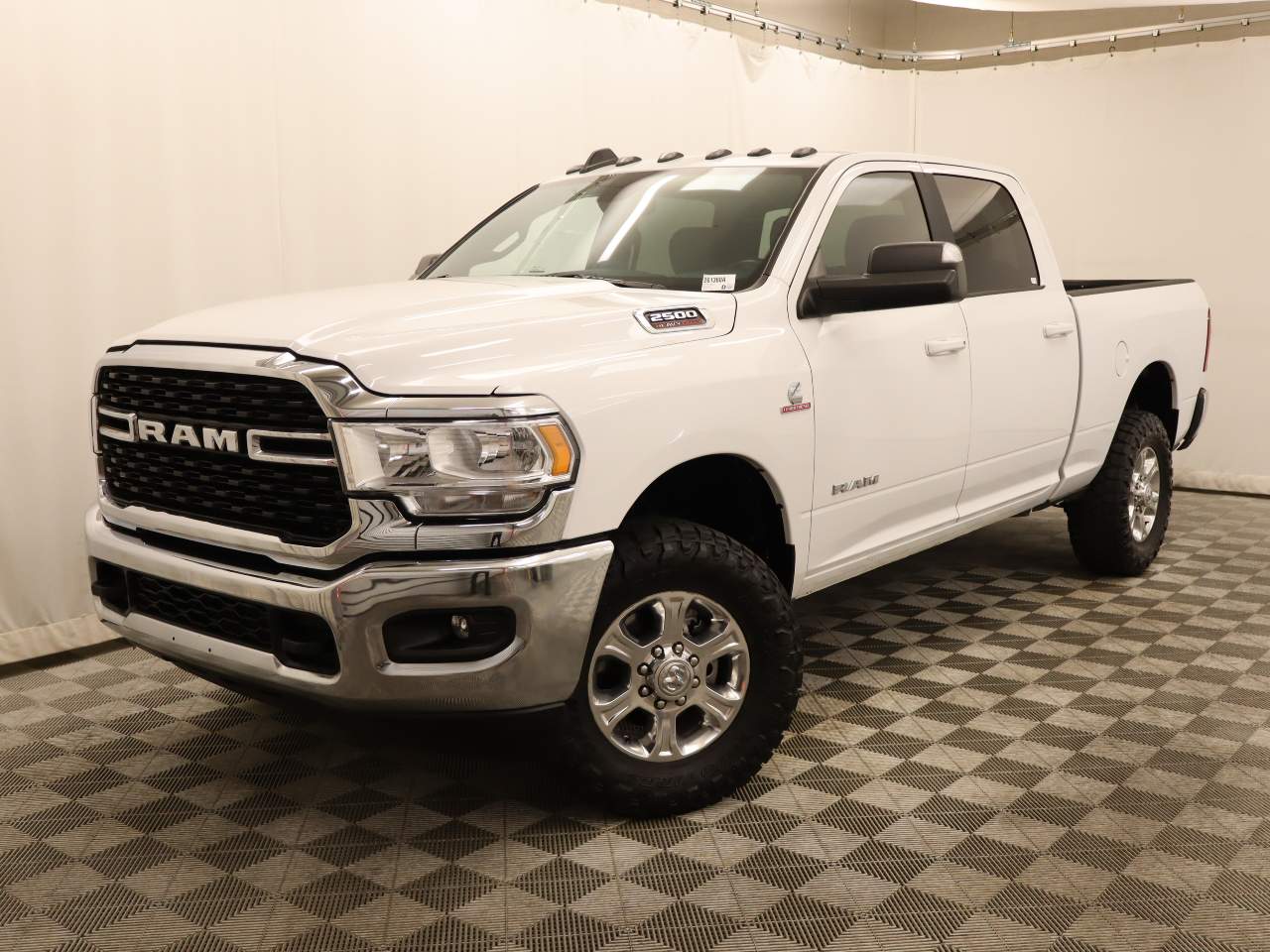 Bright White Clear Coat 2022 RAM 2500 Pickup Truck Four-Wheel Drive 6-Speed Automatic