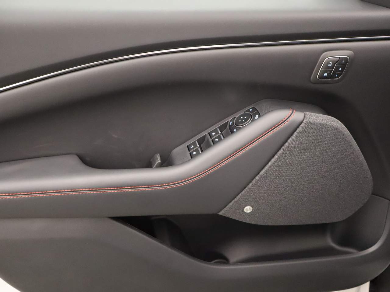 2025 Ford Mustang Mach-E Premium photo 2