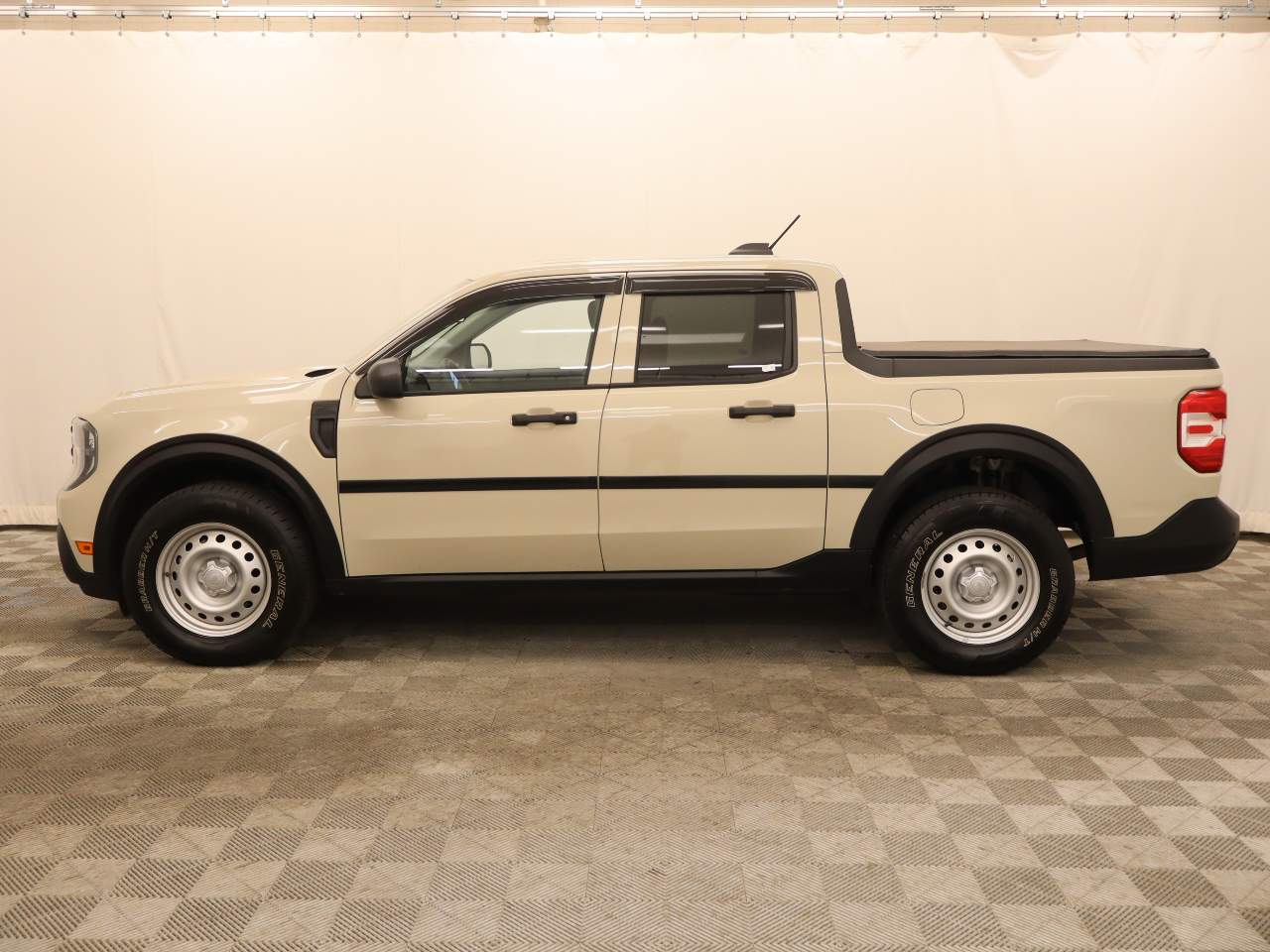 2025 Ford Maverick XL Crew Cab