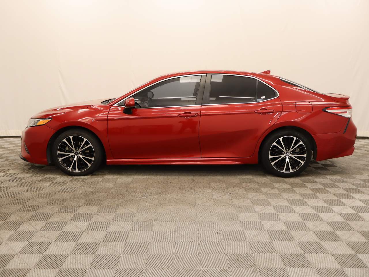 Used 2020 Toyota Camry SE with VIN 4T1G11AK8LU354858 for sale in Scottsdale, AZ