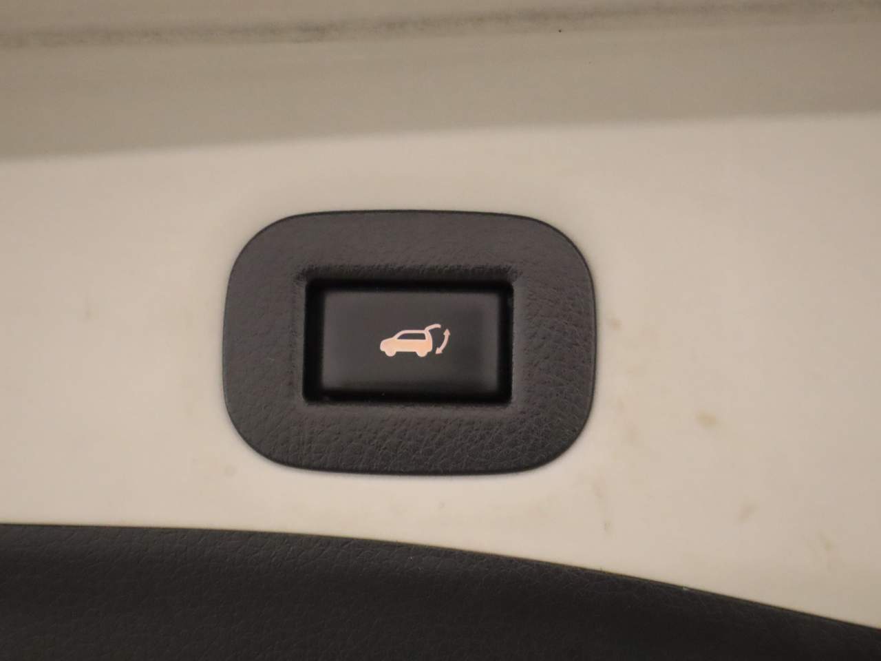2016 Nissan Rogue SL photo 2