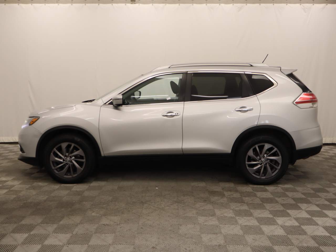 2016 Nissan Rogue SL photo 3