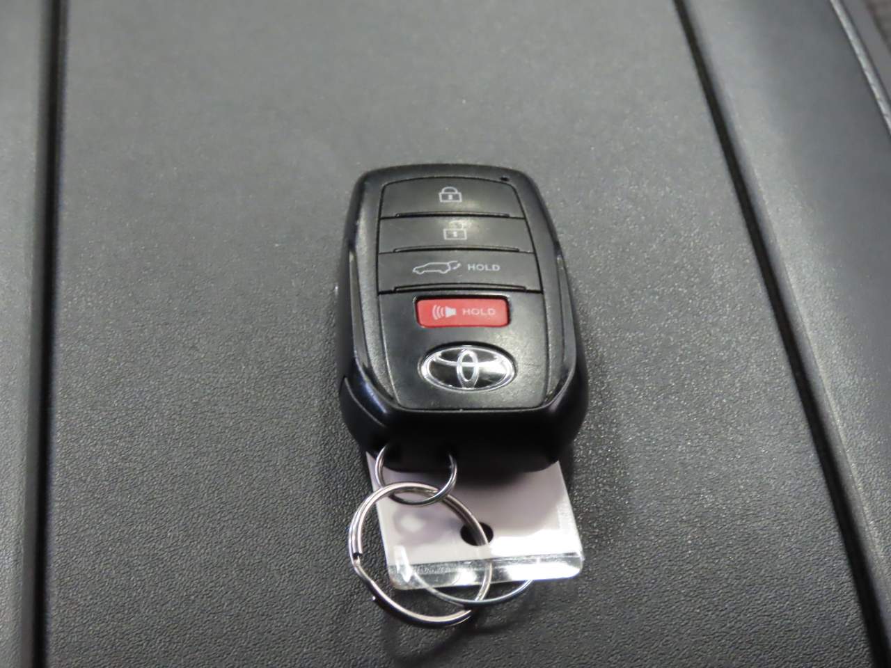 2024 Toyota Highlander LE - Photo 18