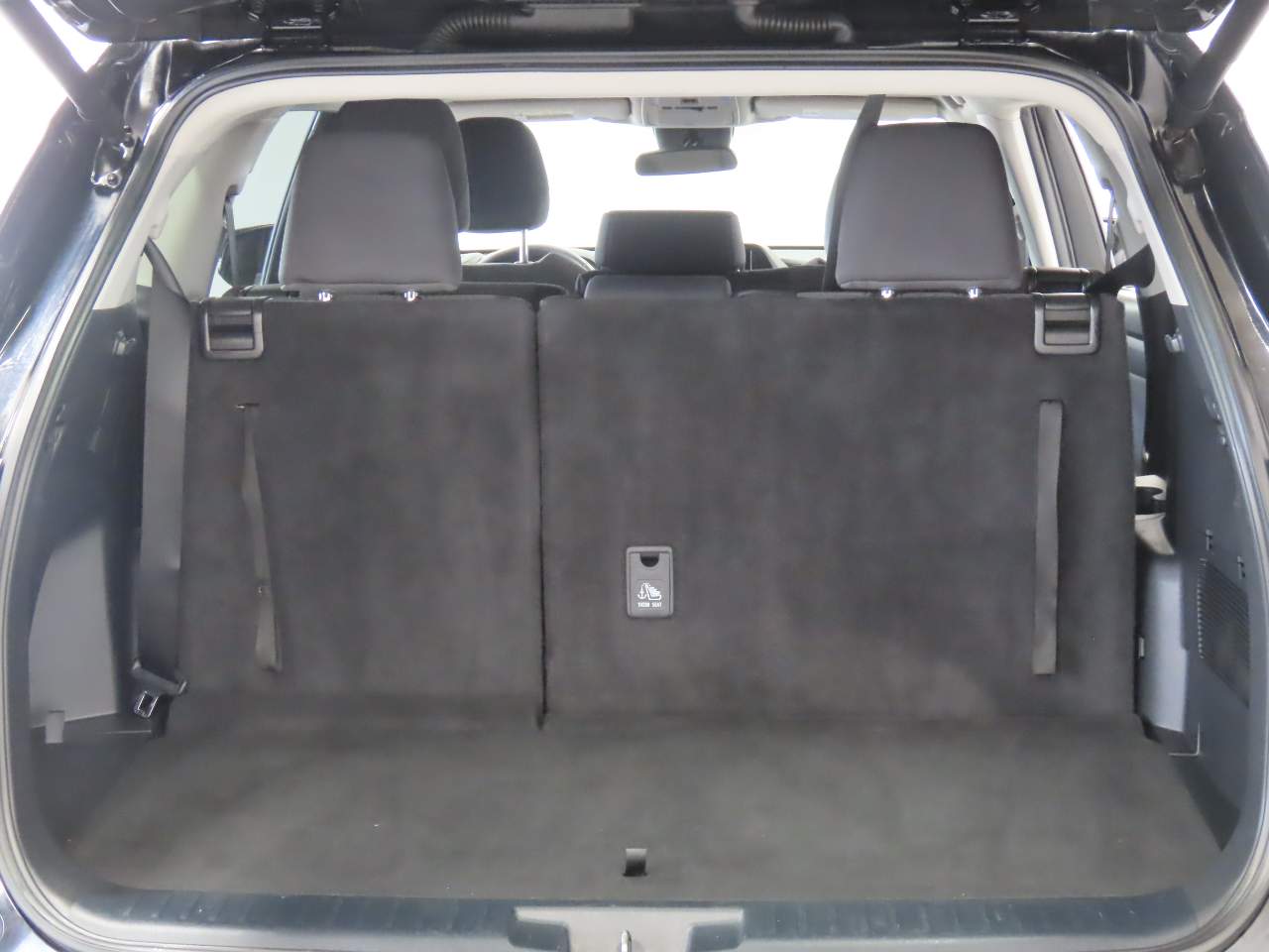 2024 Toyota Highlander LE - Photo 17
