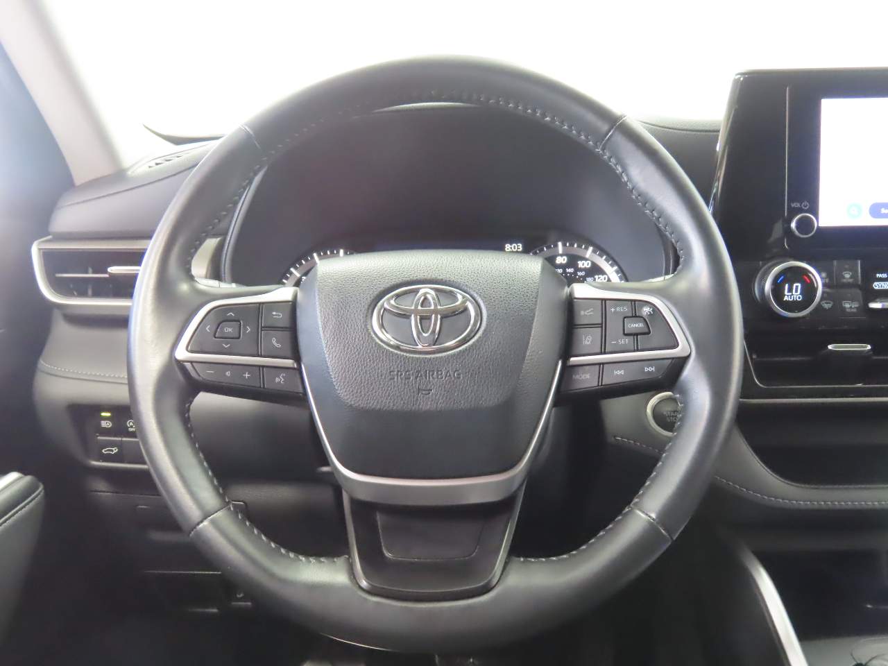 2024 Toyota Highlander LE - Photo 9