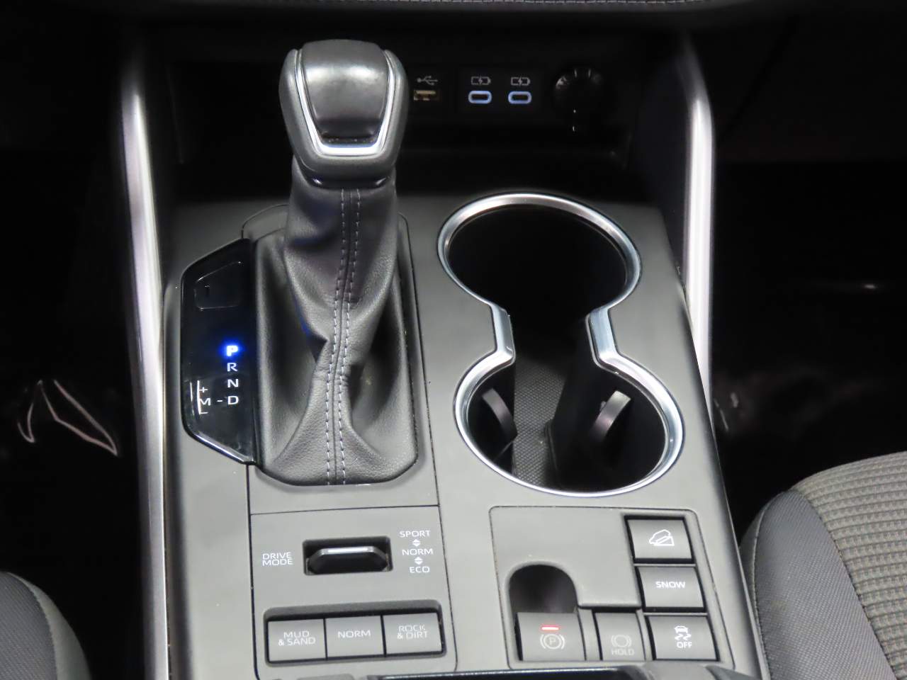 2024 Toyota Highlander LE - Photo 11