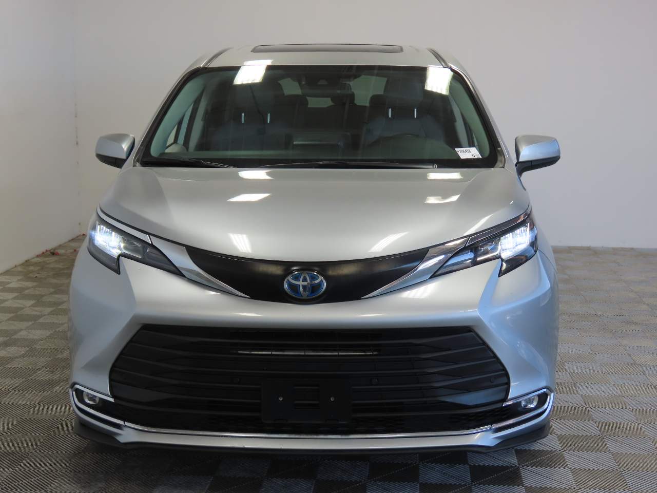 2022 Toyota Sienna XLE 8-Passenger
