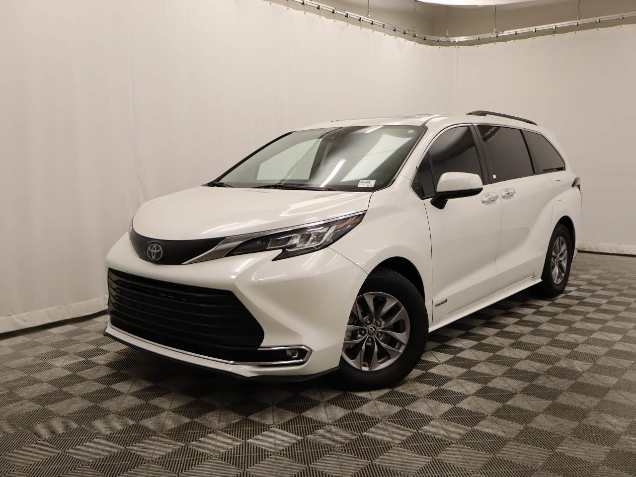 2021 Toyota Sienna XLE 7-Passenger