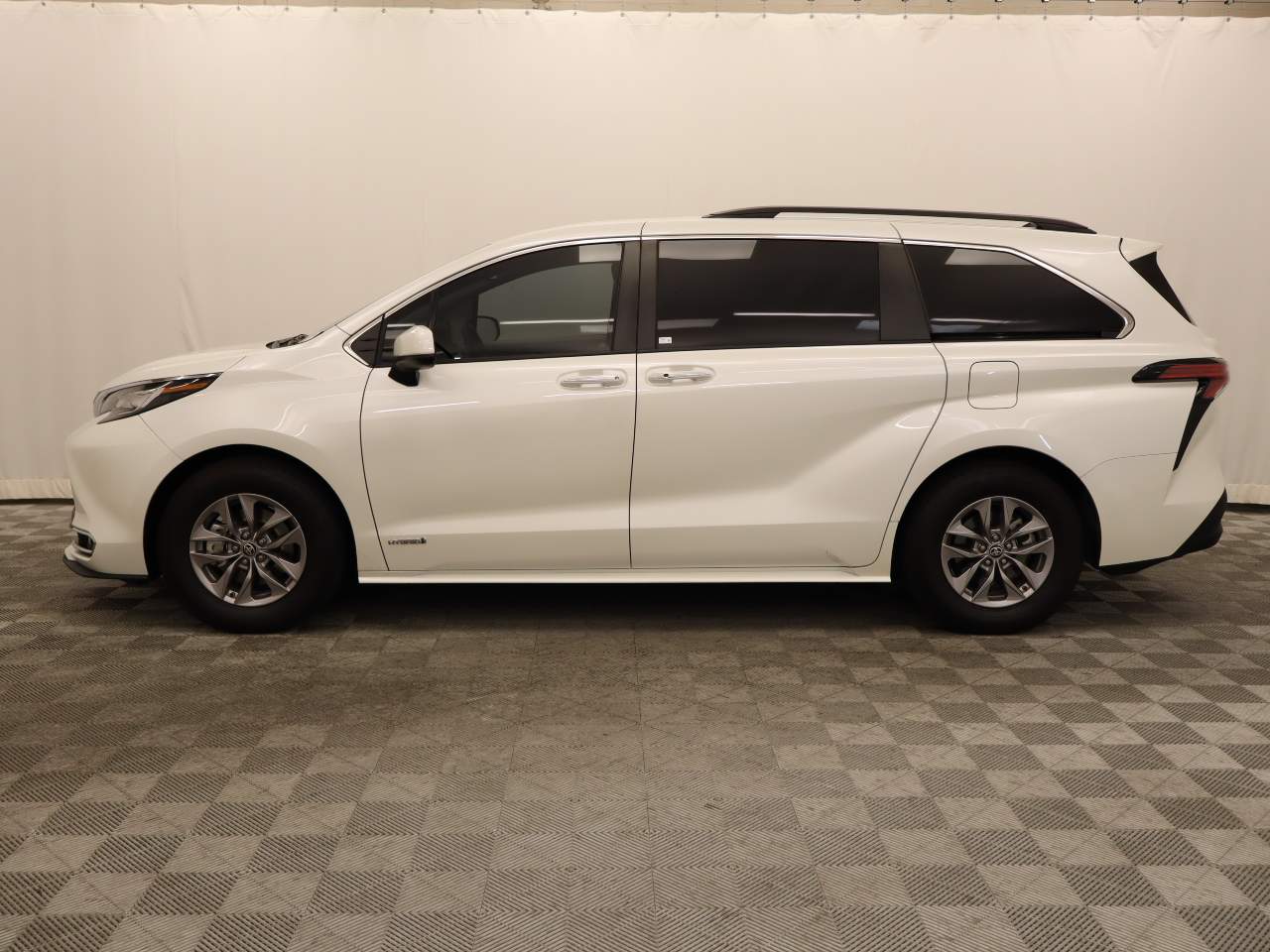 2021 Toyota Sienna XLE 7-Passenger