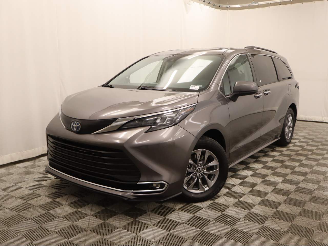2024 Toyota Sienna XLE 8-Passenger