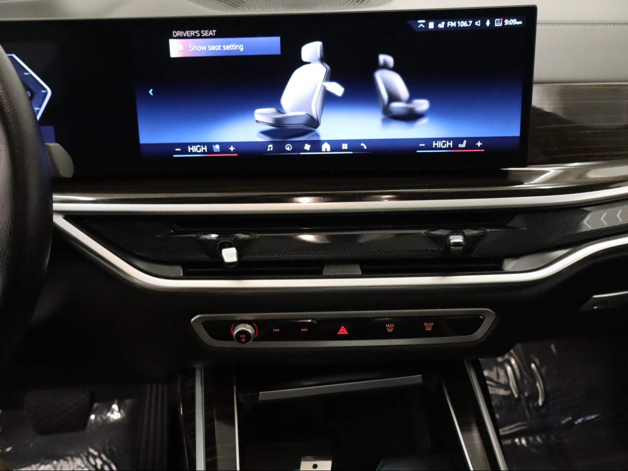 2026 BMW X7 40i - Photo 10