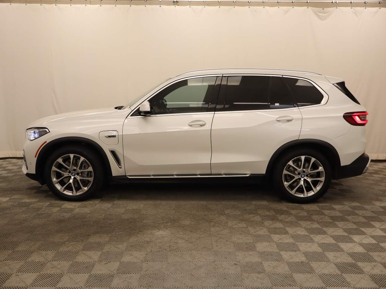 2023 BMW X5 xDrive45e